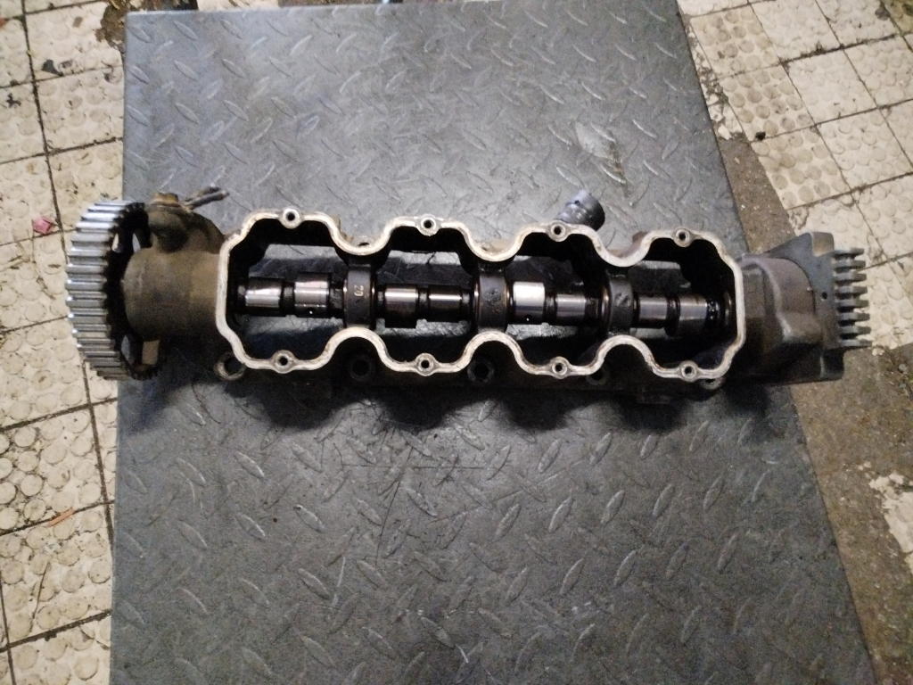 OPEL ASTRA F 94-02 Vezérműtengelyház vezérművel bontott alkatrész