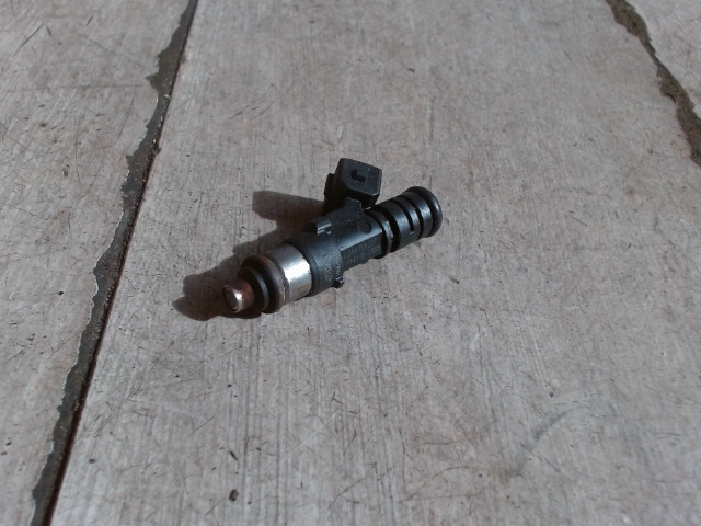 FORD C-Max 2010.12.01-2015.03.01 Injektor befecskendező hengerenkénti bontott alkatrész