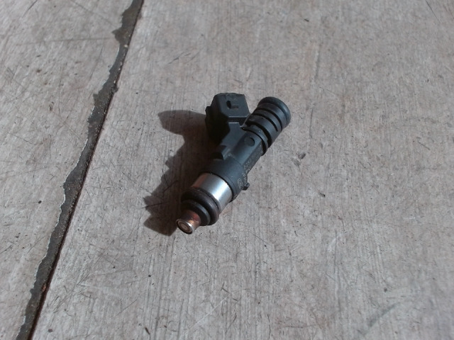 FORD C-Max 2010.12.01-2015.03.01 Injektor befecskendező hengerenkénti bontott alkatrész