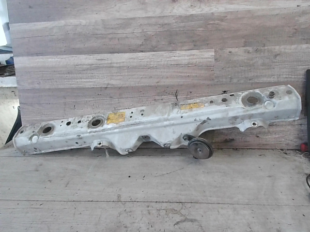 TOYOTA YARIS 99.04-05.09 Homlokfal zárhíd bontott alkatrész