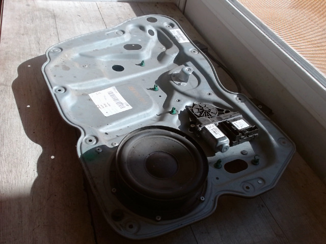 VW Touran 2003.04.01-2006.11.30 Bal első ablakemelő szerkezet elektromos bontott alkatrész