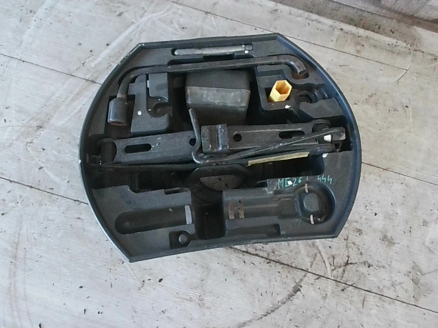 PEUGEOT 307 05-07 Szerszámtartó pótkerékbe bontott alkatrész